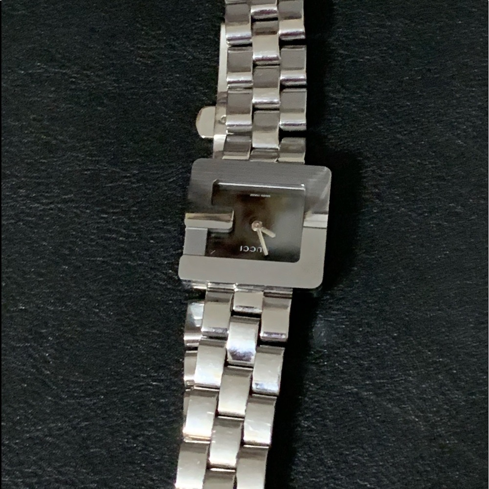 Gucci watch 3600I series in silver .
